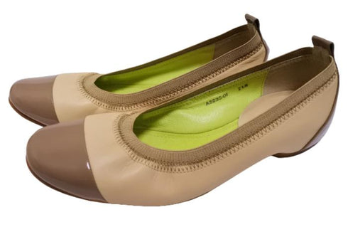 【…AShiOtO A3233 ライトベージュエナメル】超軽量 牛革ボロネーゼバレエパンプス